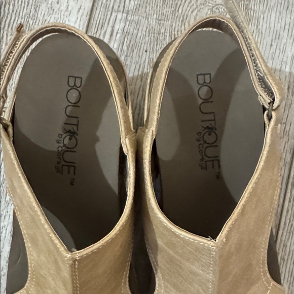 Corey’s Women's Tan Wedge Sandals - Picture 5 of 7